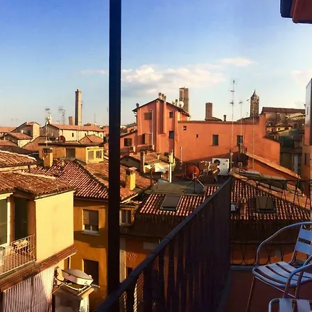 La Finestrella Sul Canale Di Via Piella Bologna