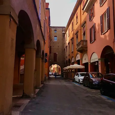 La Finestrella Sul Canale Di Via Piella * Bologna
