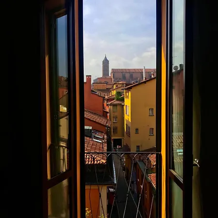 La Finestrella Sul Canale Di Via Piella *